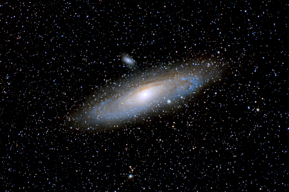 Galaxie spirale située à environ 2,55 millions d'années-lumière de la Terre - Magnitude apparente 3,4<br />17/09/2025 - D810A - 200mm, 30 photos, pause 15 secondes, 4000 iso<br />Au-dessus se trouve M110 du Groupe local - Galaxie elliptique et au-dessous M32 - Galaxie elliptique du Groupe local