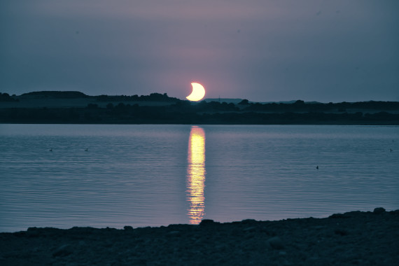 Coucher de soleil le 12 août 2026 depuis Tormos et le réservoir de Sotonera (Espagne)